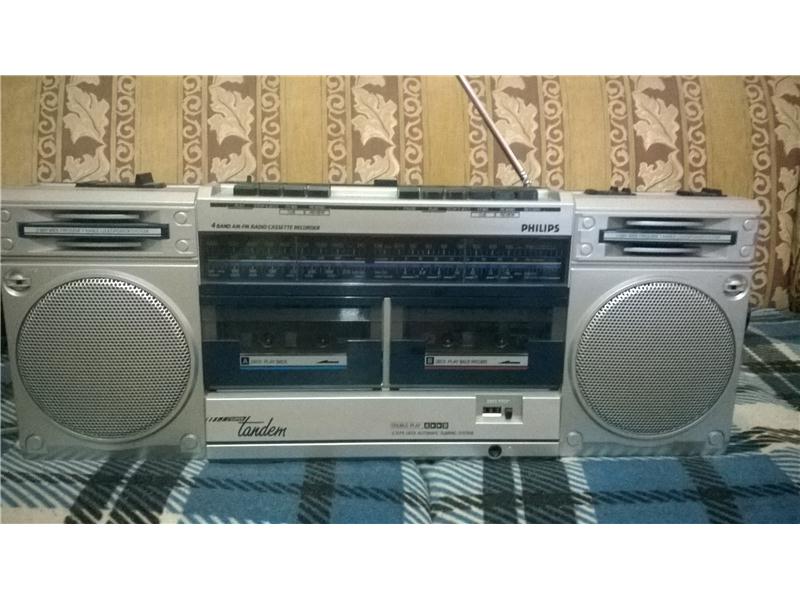 MERAKLILARINANA  ÇİFT KASET ÇALAR RADYO TERTEMİZ BAKIMLI SORUNSUZ