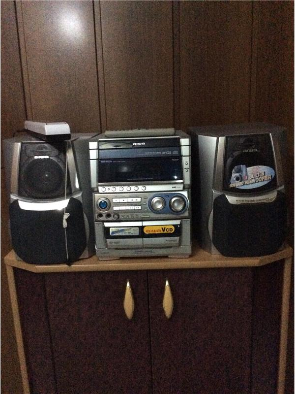 Harika sıfır ayarında müzik seti aiwa NSX-SZ70
