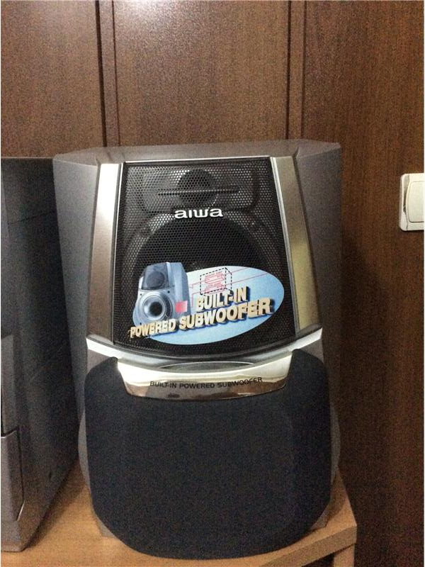 Harika sıfır ayarında müzik seti aiwa NSX-SZ70