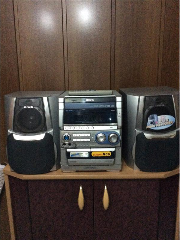Harika sıfır ayarında müzik seti aiwa NSX-SZ70