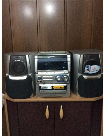 Harika sıfır ayarında müzik seti aiwa NSX-SZ70