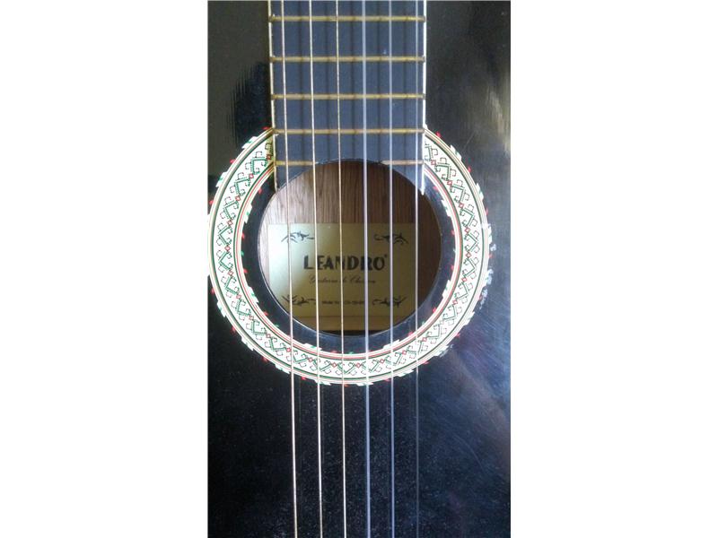 TAKASLI, SIYAH GITAR