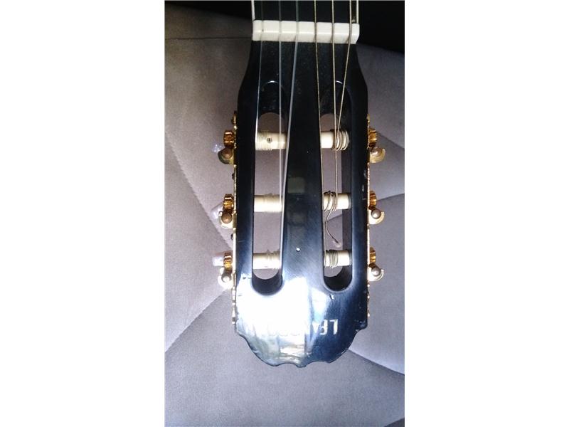 TAKASLI, SIYAH GITAR