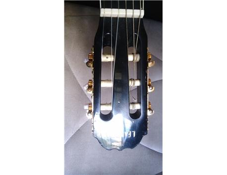 TAKASLI, SIYAH GITAR