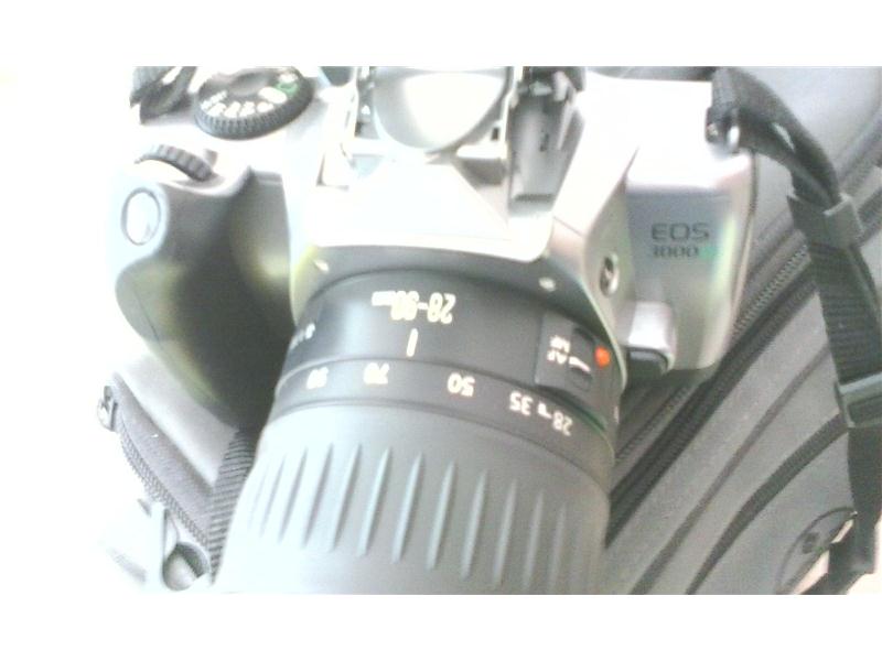 Canon eos 3000v sıfır ayarında Samsonite çanta ile