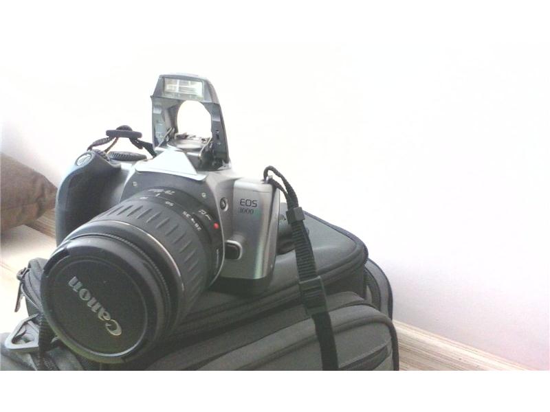 Canon eos 3000v sıfır ayarında Samsonite çanta ile
