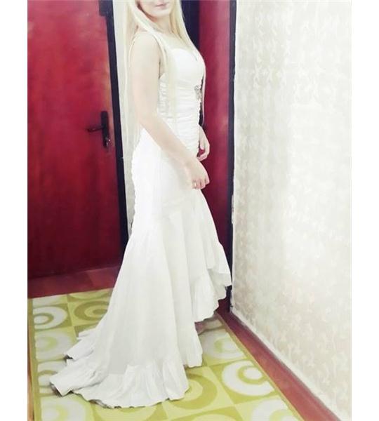 Çok şık kuyruklu abiye ve nikah sünnet için beyaz abiye