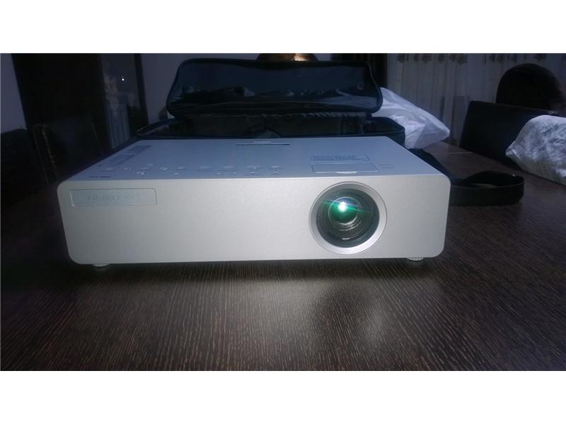 Panosonic Projeksiyon 3500 ansilumen..Sıfır ayarında