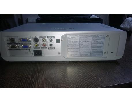 Panosonic Projeksiyon 3500 ansilumen..Sıfır ayarında