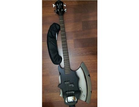 Cort Gene Simmons Axe Bas Gitar + Laney RB1 30w amfi + İbanez orijinal askı + 3 m ara kablo (1.300 TL )