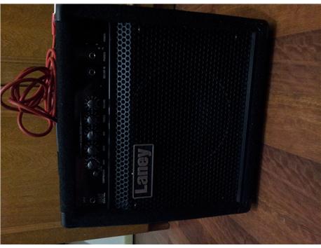 Cort Gene Simmons Axe Bas Gitar + Laney RB1 30w amfi + İbanez orijinal askı + 3 m ara kablo (1.300 TL )