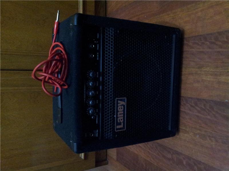 Cort Gene Simmons Axe Bas Gitar + Laney RB1 30w amfi + İbanez orijinal askı + 3 m ara kablo (1.300 TL )