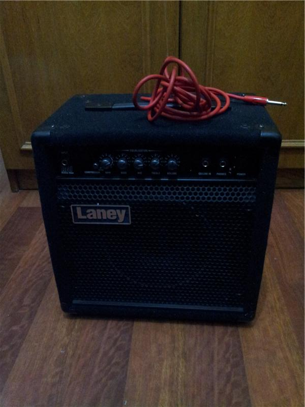 Cort Gene Simmons Axe Bas Gitar + Laney RB1 30w amfi + İbanez orijinal askı + 3 m ara kablo (1.300 TL )