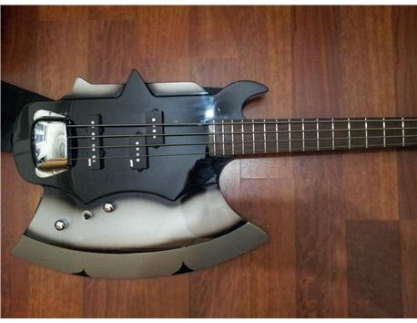 Cort Gene Simmons Axe Bas Gitar + Laney RB1 30w amfi + İbanez orijinal askı + 3 m ara kablo (1.300 TL )