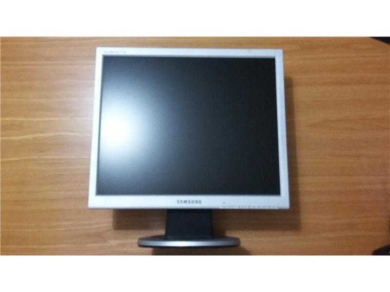 Samsung SyncMaster 713N S Monitör,Çok Temiz