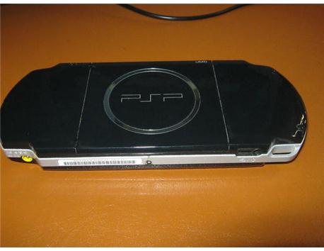 SONY PSP SLİM KIRILMIŞ CİHAZ ÇOK TEMİZ +8GB MEMORY CARD