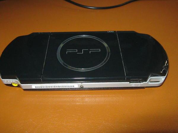 SONY PSP SLİM KIRILMIŞ CİHAZ ÇOK TEMİZ +8GB MEMORY CARD