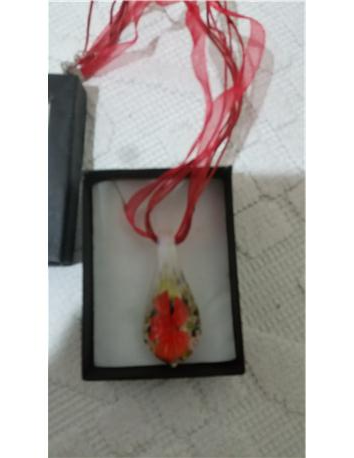 Cam işçiliği kolye