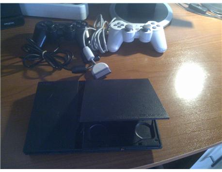 PLAYSTATION2 VE 17 ADET OYUN İLE 