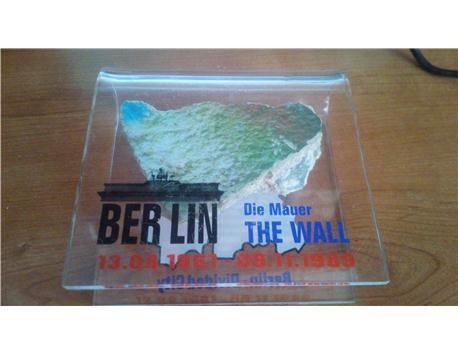 berlin duvarı hatıra taş 1989