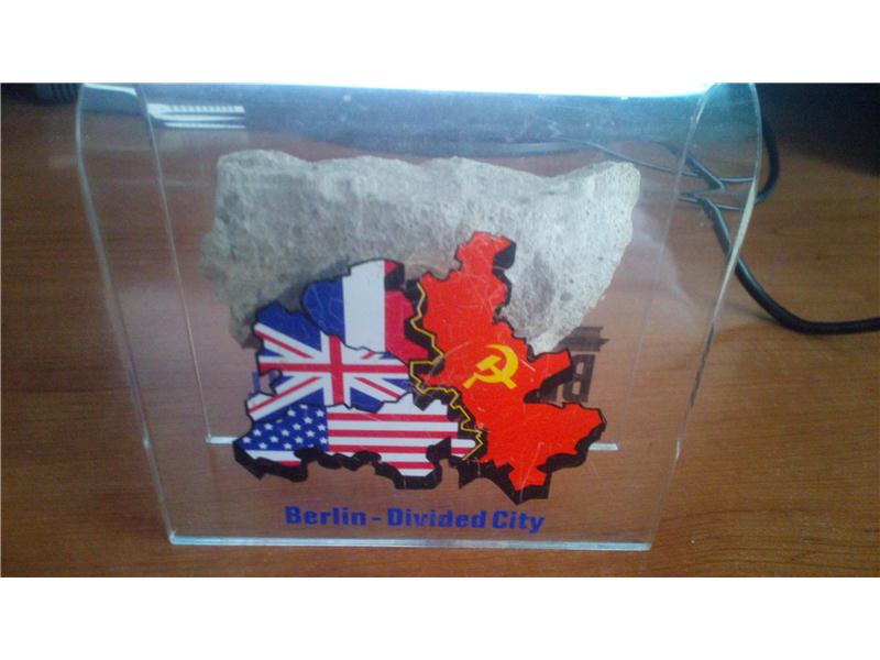 berlin duvarı hatıra taş 1989