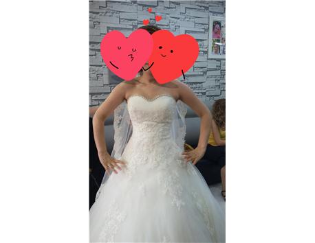 Daha Ucuzu Yok! Aysira Gelinlik Duvak ve Kemal Tanca Gelin Ayakkabısı Son Fiyat 800 TL!