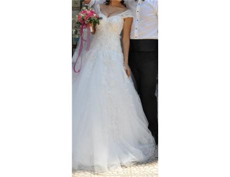 Özel dikim pronovias gelinliğimi satıyorum.Alana ayakkabılar hediye verilecektir.