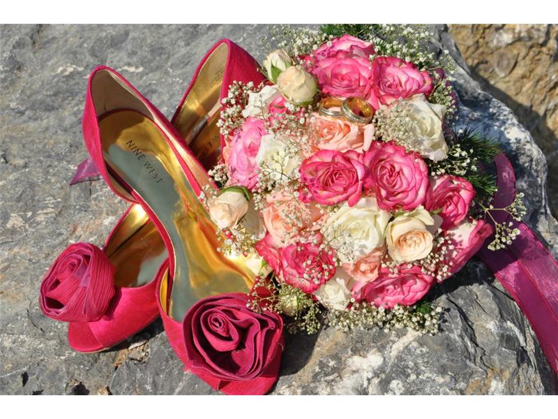 Özel dikim pronovias gelinliğimi satıyorum.Alana ayakkabılar hediye verilecektir.
