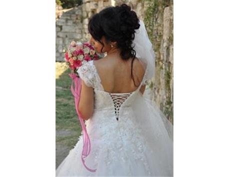 Özel dikim pronovias gelinliğimi satıyorum.Alana ayakkabılar hediye verilecektir.