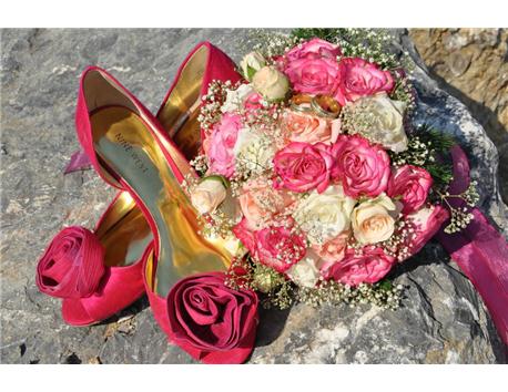 Özel dikim pronovias gelinliğimi satıyorum.Alana ayakkabılar hediye verilecektir.