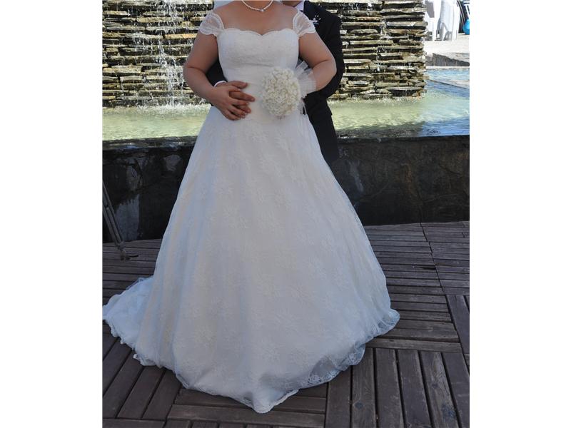 A KESİM DANTEL GELİNLİK