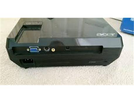 acer x110 projeksiyon gayet temiz bi cihazdır sadece kumandası yok 