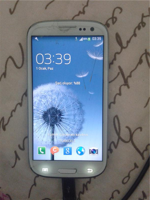S3 TELEFON SAGLAM SADECE SAMSUNG YAZAN YERİNDE CATLAK VAR EKRANLA ALAKASI YOK  : ANA KART YENİ DEĞİŞTİ