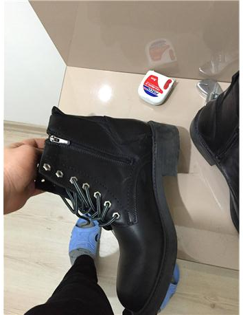Erkek Bot kullanılmamış kutusunda 