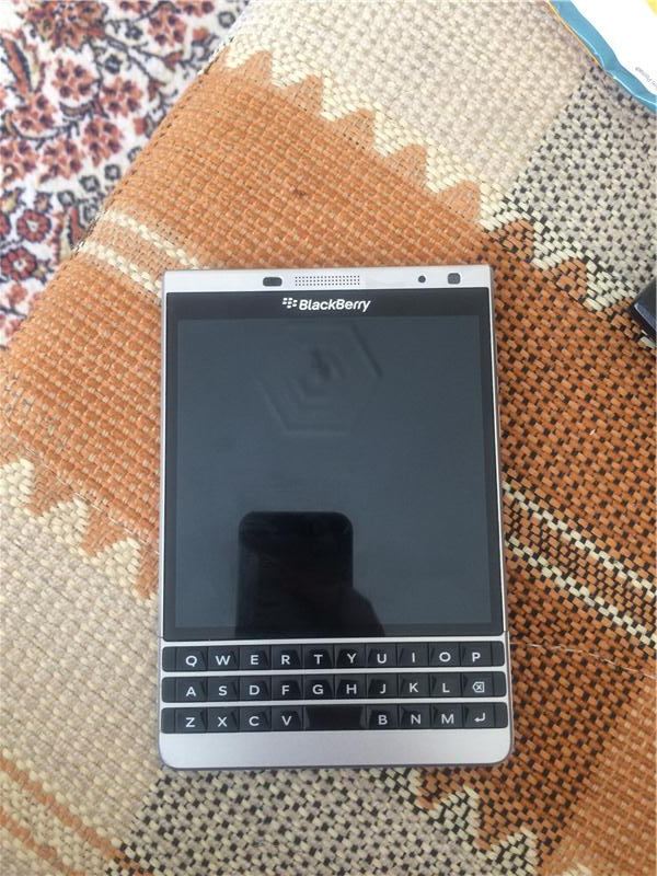 İphone 6 yada 6s takaslı Blackberry Passport Silver (garantisi devam ediyor kvklı)