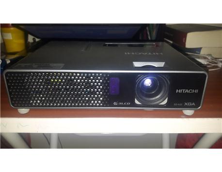 HİTACHİ ED-X22 3LCD acil satılık projeksiyon