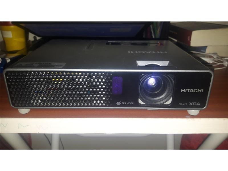 HİTACHİ ED-X22 3LCD acil satılık projeksiyon