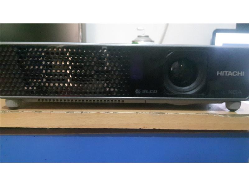 HİTACHİ ED-X22 3LCD acil satılık projeksiyon