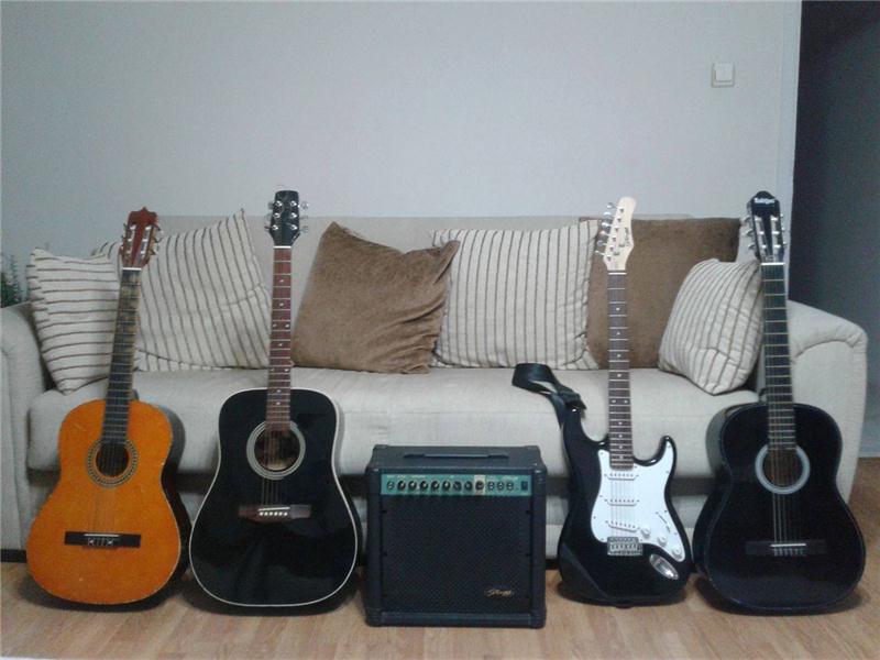 ELEKTRO GİTAR VE AMFİ 38 WATT