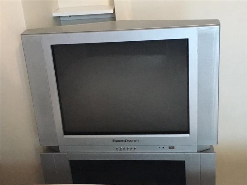 FİYAT DÜŞTÜÜ!!!TEMİZ TV+SEHPA+UYDU KUTUSU SATILIK..
