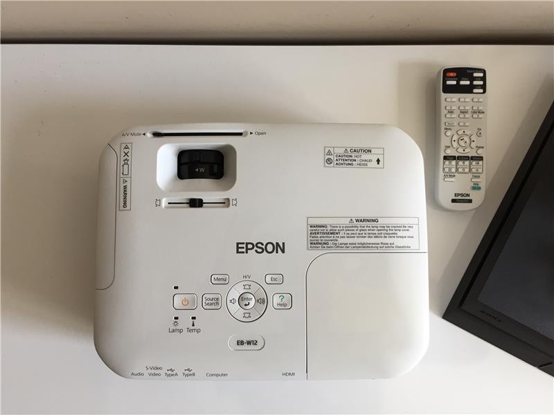 EPSON EB-W12 LCD TERTEMİZ PROJEKSİYON