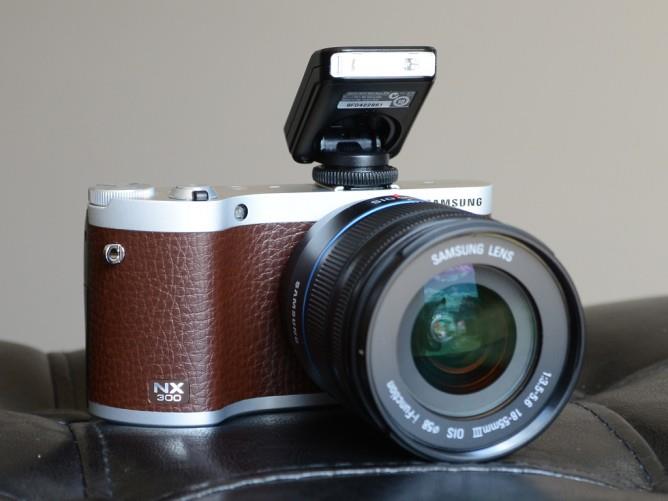 Samsung NX300 18-55 Kit Lens Kutulu+Çantalı (Kahverengi)
