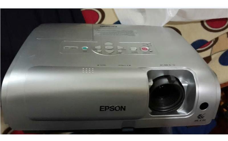AZ KULLANILMIŞ TEMİZ EPSON PROJEKSİYON