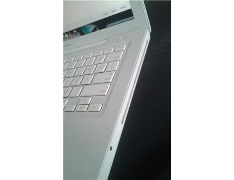 Takas öncelikli Macbook Core 2 Duo Beyaz