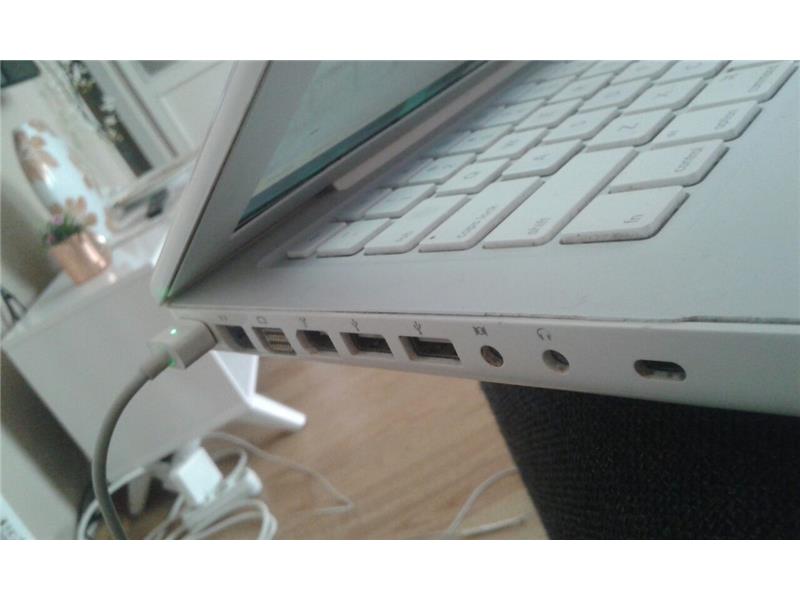 Takas öncelikli Macbook Core 2 Duo Beyaz