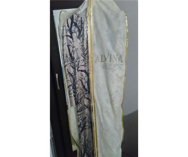 Alvinadan aldı.  Sıfır 2 kere giyildi 375 TL ye aldım 