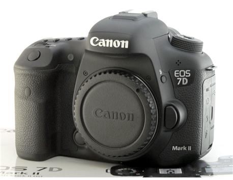 Canon 7D Mark II DSLR Camera + 4 Lens 18-55mm IS STM