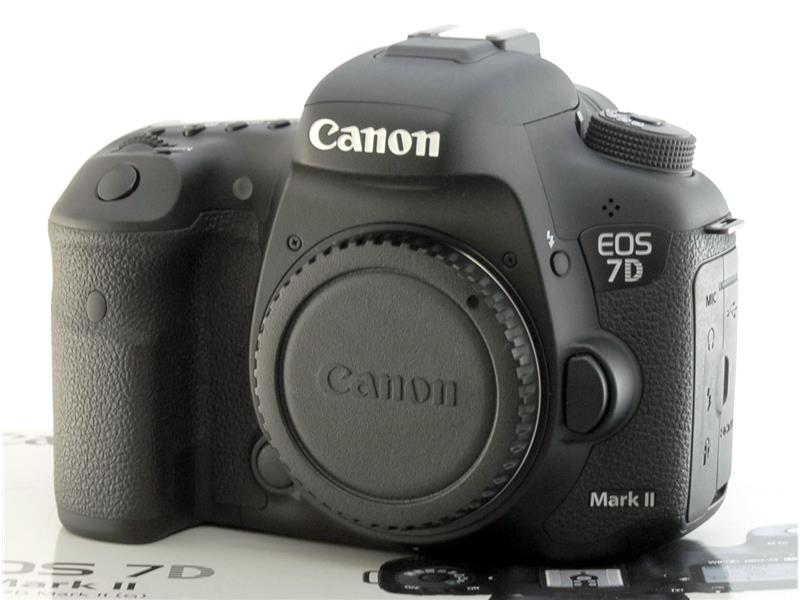 Canon 7D Mark II DSLR Camera + 4 Lens 18-55mm IS STM