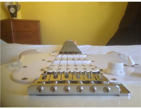 (Videolu) nerdeyse hiç kullanilmamis squier hss bullet strat