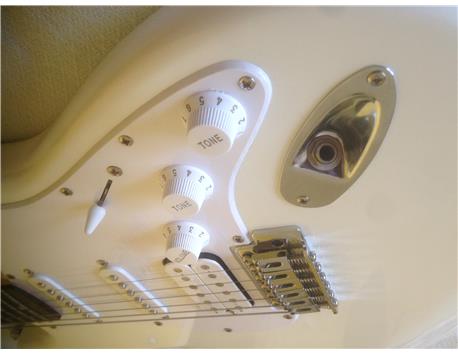 (Videolu) nerdeyse hiç kullanilmamis squier hss bullet strat